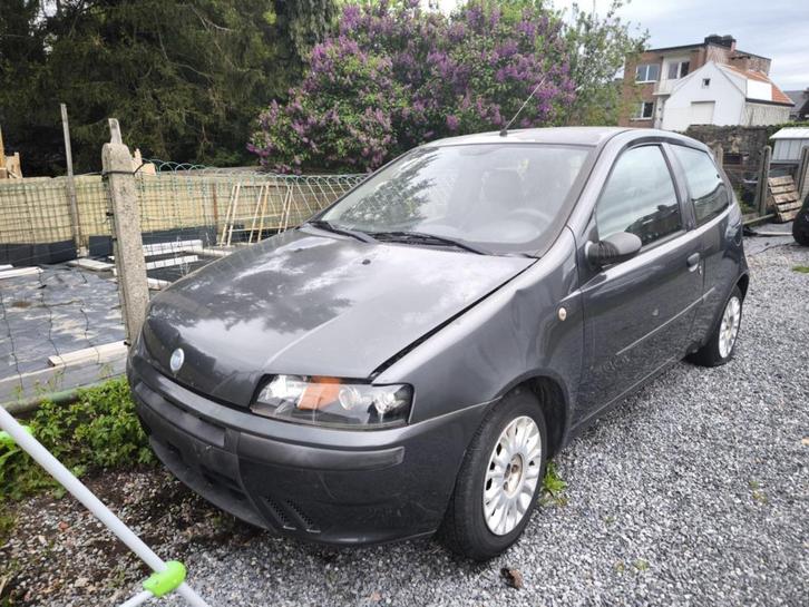 Fiat punto voor onderdelen, Auto's, Fiat, Particulier, Punto, Benzine, Euro 3, Overige carrosserie, 3 deurs, Handgeschakeld, Zwart