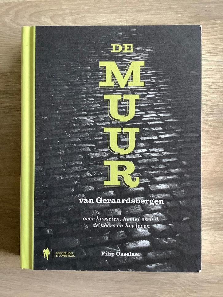 Boek wielrennen - De muur van Geraardsbergen, Boeken, Sportboeken, Zo goed als nieuw, Lopen en Fietsen, Ophalen of Verzenden