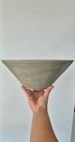 Set van 3 handgemaakte kommen in warm minty groen/beige, Antiek en Kunst, Ophalen