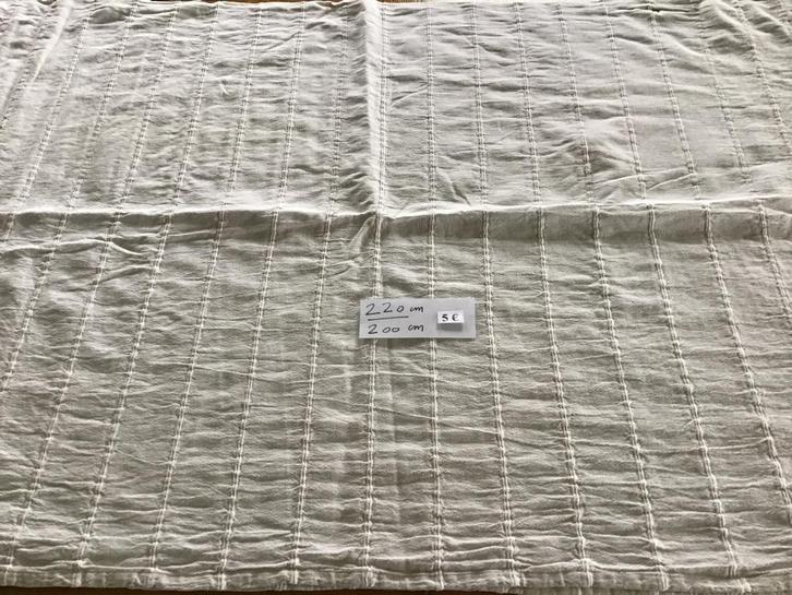 mooi tafelkleed 220 cm op 200 cm voor 5 euro, Huis en Inrichting, Tafelkleden, Zo goed als nieuw, Ophalen of Verzenden