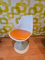 Retro stoel met tulip voet. Wit oranje., Huis en Inrichting, Ophalen, Zo goed als nieuw, Wit