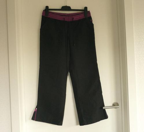 Zwarte trainingsbroek met roze accenten Maat 38, Kleding | Dames, Broeken en Pantalons, Ophalen of Verzenden
