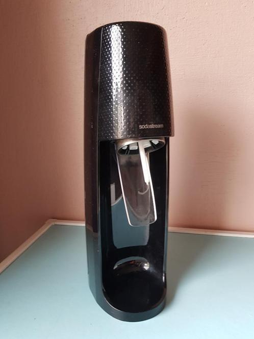 Sodastream + 6 flessen en 3 lege CO2 cilinders, Elektronische apparatuur, Bruiswatermachines, Gebruikt, Ophalen