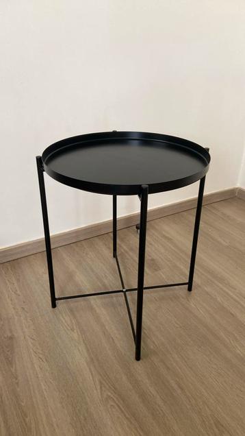 Bijzettafel beschikbaar voor biedingen