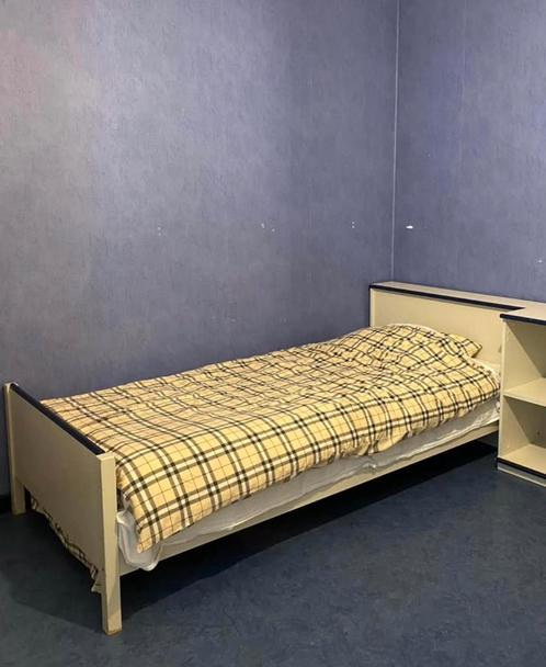 Bed met lattebodem + matras, Kinderen en Baby's, Kinderkamer | Bedden, Gebruikt, Matras, Ophalen