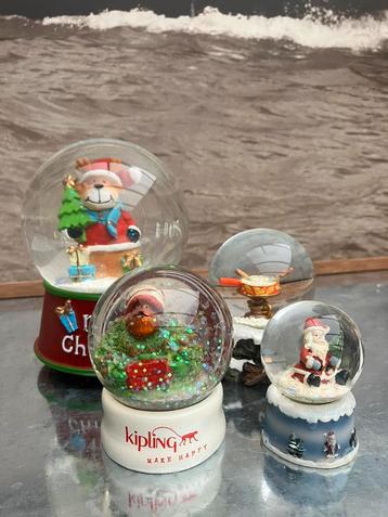 4x Snowglobe - sneeuwbol in kerstthema (1 met muziek) beschikbaar voor biedingen