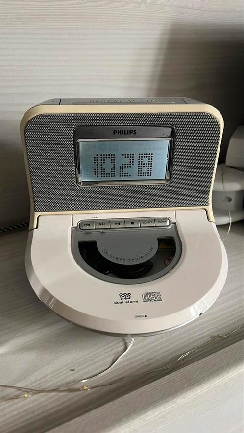 Radio-réveil Philips avec tuner numérique et CD, Electroménager, Réveils, Utilisé, Digital