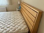 Bed met lattenbodem en matras, Huis en Inrichting, Slaapkamer | Bedden, Ophalen, Kan zowel klassiek als modern, Bruin, Zo goed als nieuw