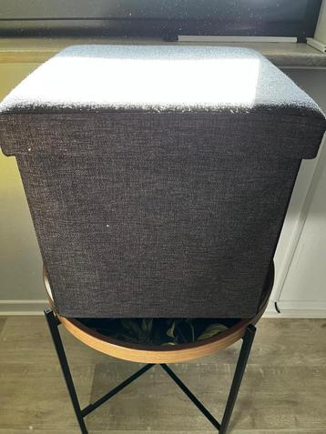 Opvouwbare poef met bergruimte, bedtafeltje, laptopkussen beschikbaar voor biedingen