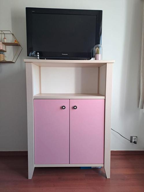 Kinderkamer: bed, nachtkast, commode. Wit/roze/licht hout, Kinderen en Baby's, Kinderkamer | Complete kinderkamers, Zo goed als nieuw