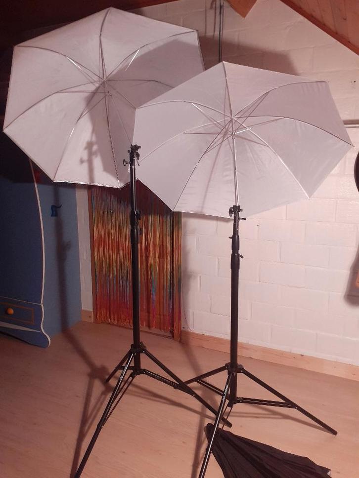 Statief voor studiolicht/flitslicht met flitsparaplu, TV, Hi-fi & Vidéo, Photo | Studio photo & Accessoires, Comme neuf, Lampe ou Kit de flash