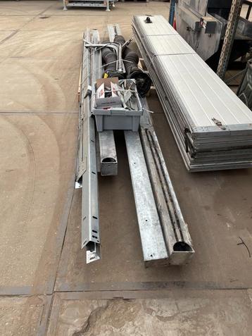 Overheaddeur B=4250 H=4000 mm, handbediend beschikbaar voor biedingen