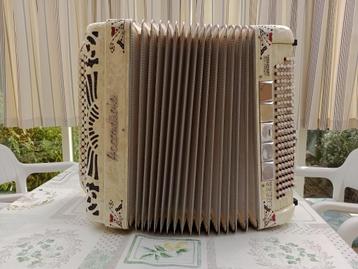 accordeon beschikbaar voor biedingen