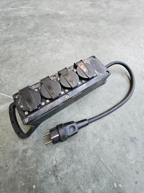 BALS 16A rubberen behuizing met meerdere aansluitingen type, Doe-het-zelf en Bouw, Elektriciteit en Kabels, Gebruikt, Stekker