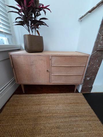 Midcentury eiken vintage dressoir beschikbaar voor biedingen