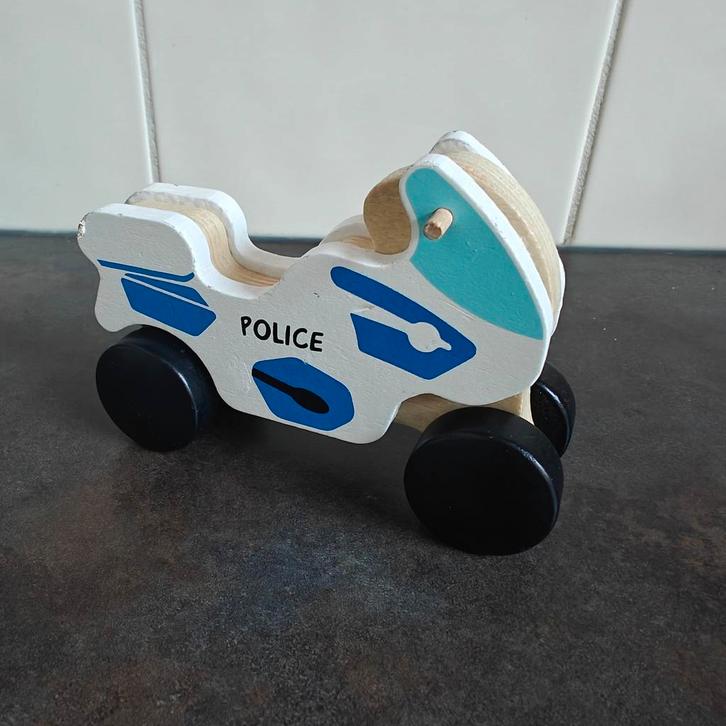 Stokke Moto Police niet-giftig houten speelgoed, Kinderen en Baby's, Speelgoed |Speelgoedvoertuigen, Zo goed als nieuw, Ophalen
