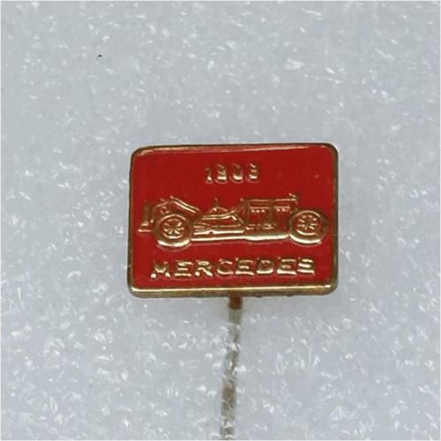 SP0783 Speldje 1908 Mercedes rood, Verzamelen, Speldjes, Pins en Buttons, Gebruikt, Ophalen of Verzenden