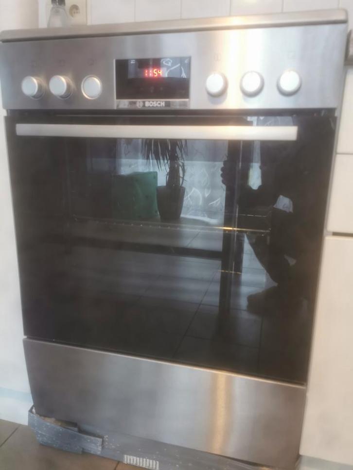 Cuisinière Bosch neuve utilisée 6 mois, Elektronische apparatuur, Fornuizen, Zo goed als nieuw, Ophalen