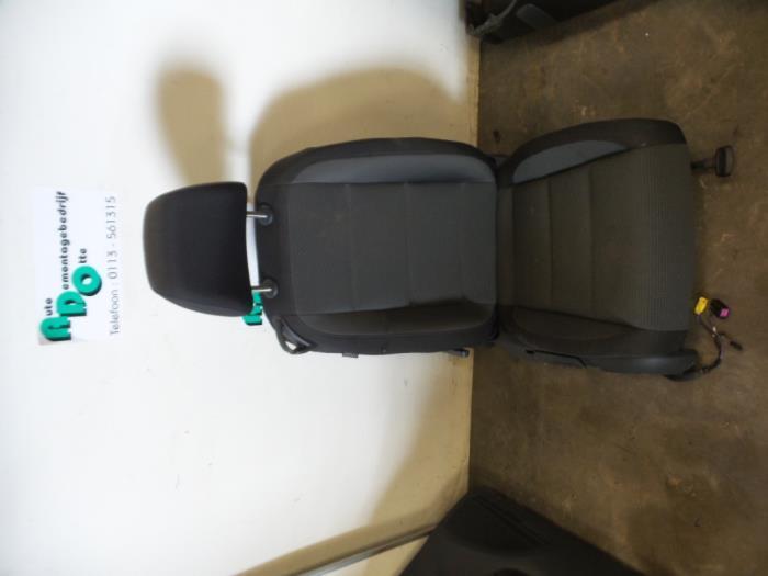 Siège droit d'un Volkswagen Golf (Golf 09-), Autos : Pièces & Accessoires, Habitacle & Garnissage, Volkswagen, Utilisé, 3 mois de garantie