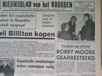 Voetballer Bobby Moore gearresteerd (krant 1970), Verzenden, Knipsel(s)