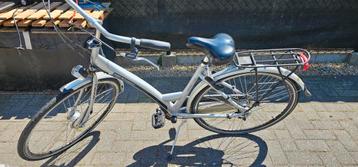 Damesfiets wit/grijze kleur beschikbaar voor biedingen