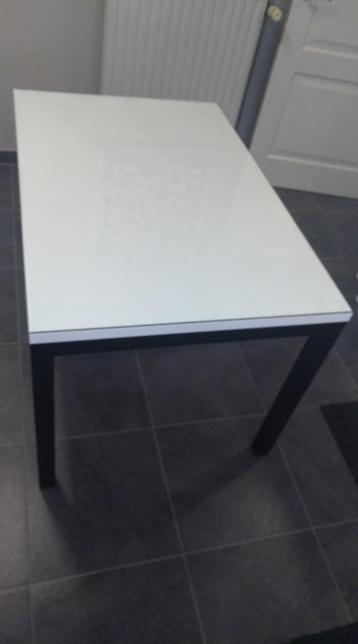 Keukentafel beschikbaar voor biedingen