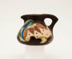 C.B. Ären plateel melkkannetje – België, ca. 1920-40, Antiek en Kunst, Ophalen of Verzenden