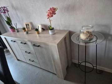 Dressoir  beschikbaar voor biedingen
