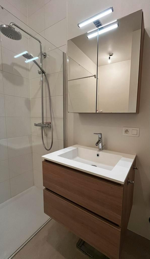 Badkamermeubel met spiegelkast compleet kraan + afvoer incl., Huis en Inrichting, Badkamer | Badkamermeubels, Zo goed als nieuw