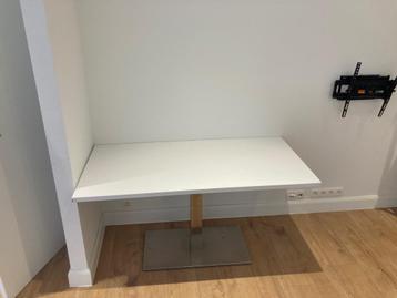 Bureau ou table design blanc pied métal  beschikbaar voor biedingen