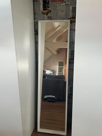 Spiegel te koop beschikbaar voor biedingen