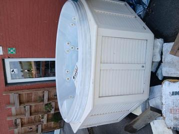Jacuzzi gratis geleverd geplaatst.  1 j garantie beschikbaar voor biedingen