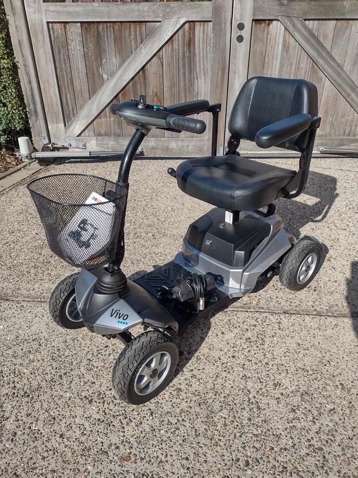 scootmobiel Vivo en ST4DPLUS amper gebruikt, Diversen, Brommobielen en Scootmobielen, Zo goed als nieuw, Life and Mobility, 16 t/m 25 km