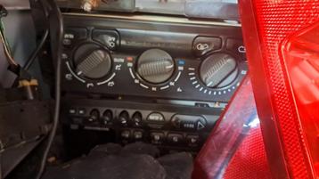 Autoradio met climatisatie bediening beschikbaar voor biedingen