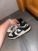 Nike dunk low noir et jaune ancien. Pointure 36, Kinderen en Baby's, Babykleding | Schoentjes en Sokjes, Ophalen, Gebruikt