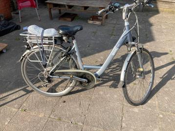 Zeer Nette Elektrische Damesfiets Quick met lage instap., Fietsen en Brommers, Elektrische fietsen, Ophalen, Zo goed als nieuw