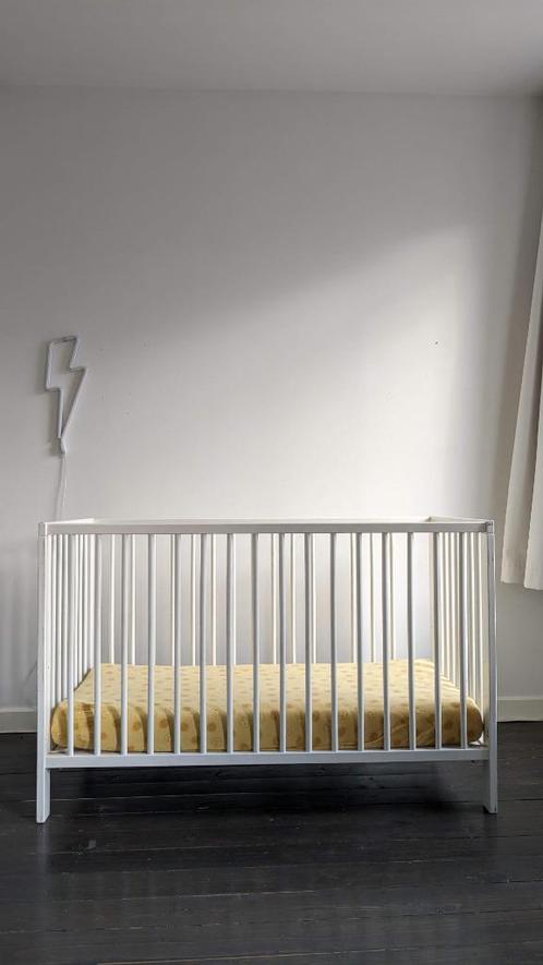 Wit babybed / ledikant Gulliver (Ikea) + matras + aerosleep, Enfants & Bébés, Chambre d'enfant | Lits, Utilisé, Moins de 140 cm