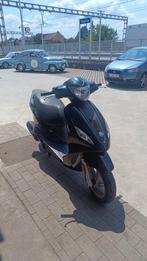 Piaggio fly 50cc 2500km, Fietsen en Brommers, Ophalen, Zo goed als nieuw