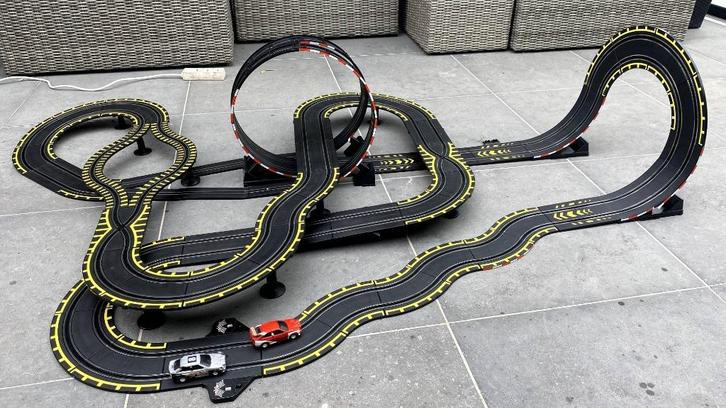 Racebaan met 2 wagens, kruisingen, loopings,…, Kinderen en Baby's, Speelgoed | Racebanen, Gebruikt, Racebaan, Elektrisch, Met looping