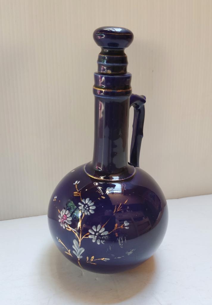 Antieke karaf in kobaltblauw met handgeschilderde bloementak, Antiek en Kunst, Curiosa en Brocante, Ophalen of Verzenden
