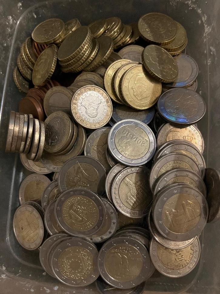 €2 herdenkingsmunten (102 stuks) + eurocenten (84 stuks), Postzegels en Munten, Munten | Europa | Euromunten, Losse munt, 2 euro