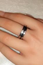 Herenring rvs zilver met 2 zirkonia's, Bijoux, Sacs & Beauté, Bagues, Neuf, 20 ou plus grands, Avec strass, Fer ou Acier