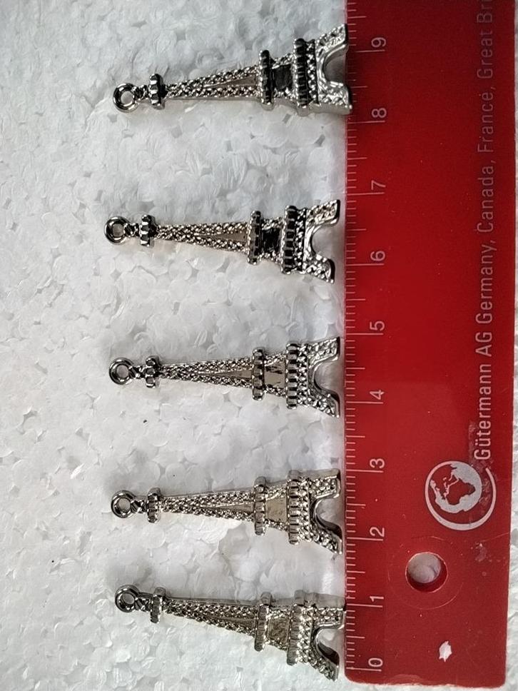 zilveren Eiffeltoren bedel 35 x 12 mm, Hobby en Vrije tijd, Naaien en Fournituren, Nieuw, Applicatie, Ophalen of Verzenden