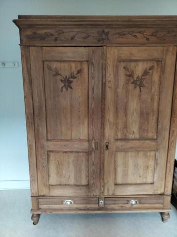 Antieke kledingkast (art nouveau-stijl) beschikbaar voor biedingen