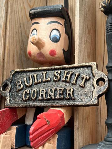 Gietijzeren wandbord – “Bullshit Corner” beschikbaar voor biedingen
