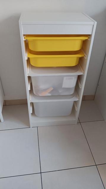 Ikea trofast:  2 kleine gele bakken/2 grote witte bakken  beschikbaar voor biedingen