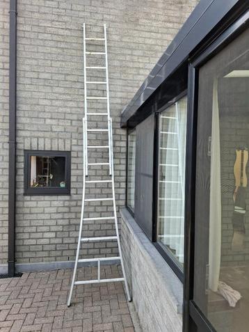 Lichte uitschuifbare ladder - 2 x 10 treden - 4 meter beschikbaar voor biedingen