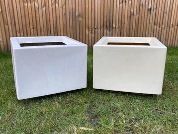 2 vintage crèmekleurige plantenbakken eighties  beschikbaar voor biedingen