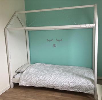Bedhuisje 90x200cm beschikbaar voor biedingen