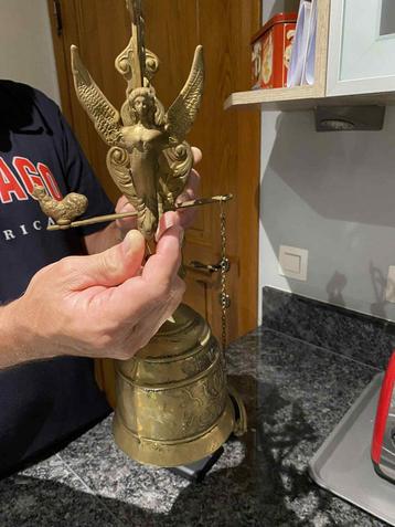 Cloche de monastère  beschikbaar voor biedingen